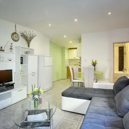 Holiday House Dani פולה