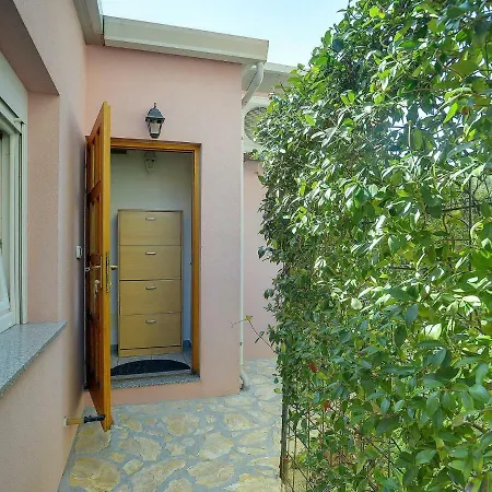 Holiday House Dani * بولا